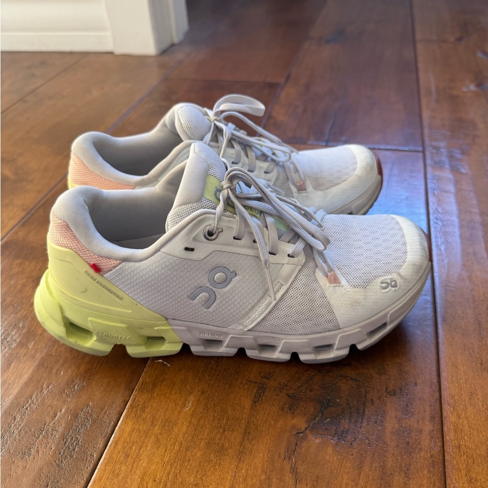 On Clouds size 7.5